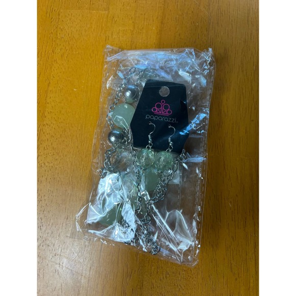 NWT Green and silver long necklace and earrings - Picture 6 of 6